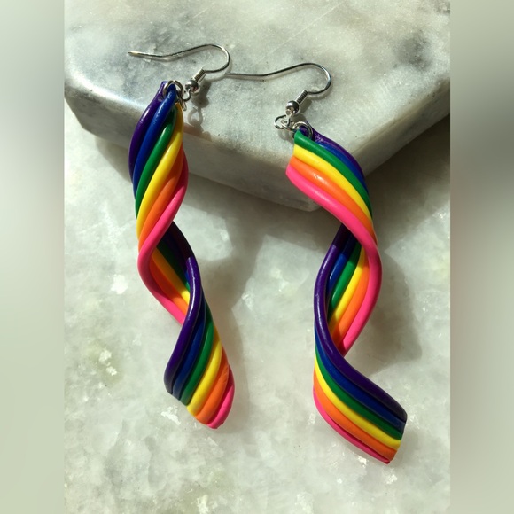 🌈 Rainbow Twist Handcrafted Earrings 💖 - Picture 11 of 15